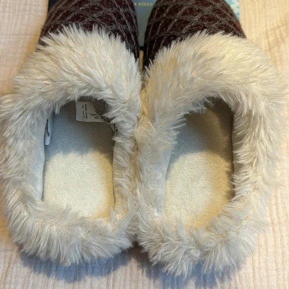 NWT isotoner Woman's Diamond Sweater Knit Clog Slippers | Size SM 6.5-7 - Picture 6 of 8